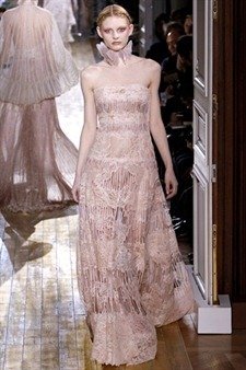 PARIS HAUTE COUTURE: VALENTINO SPRING 2011 COUTURE