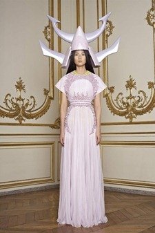 PARIS HAUTE COUTURE: GIVENCHY SPRING 2011 COUTURE