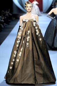 PARIS HAUTE COUTURE: DIOR SPRING 2011 COUTURE