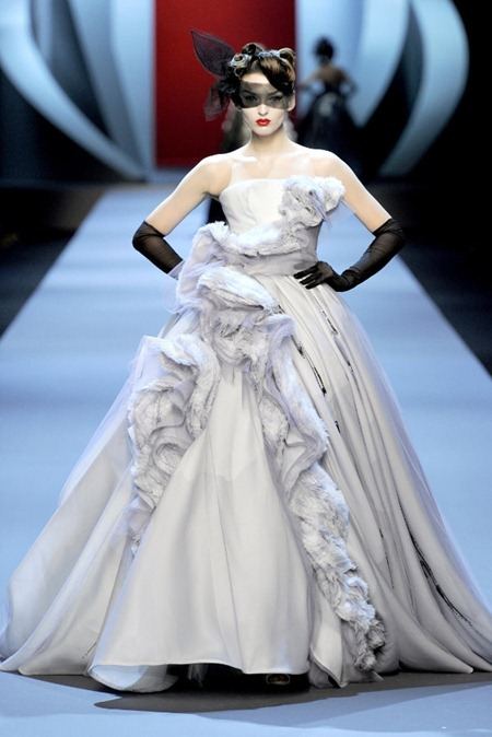 PARIS HAUTE COUTURE: DIOR SPRING 2011 COUTURE