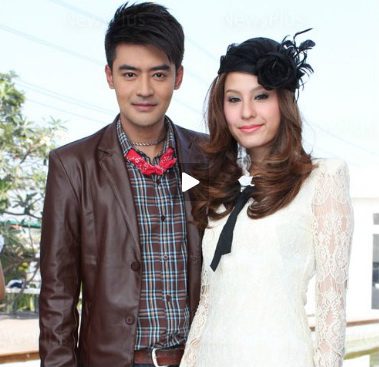 "ขวัญ อุษามณี" - "เติ้ล ธนพล" บวงสรวงละครเรื่องใหม่ "เกิดเป็นหงส์"