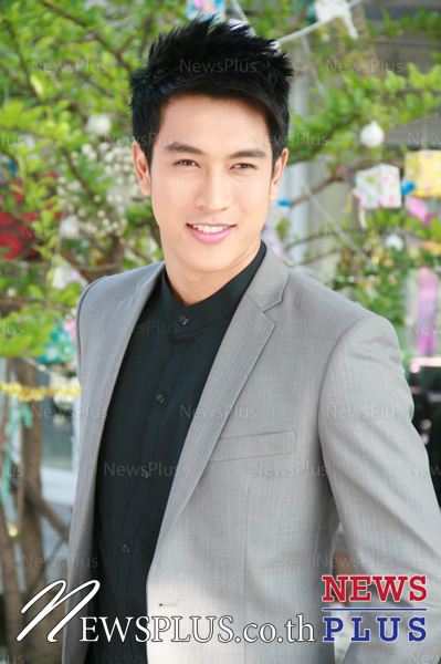 "ขวัญ อุษามณี" - "เติ้ล ธนพล" บวงสรวงละครเรื่องใหม่ "เกิดเป็นหงส์"