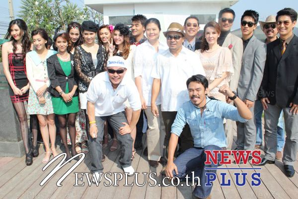 "ขวัญ อุษามณี" - "เติ้ล ธนพล" บวงสรวงละครเรื่องใหม่ "เกิดเป็นหงส์"