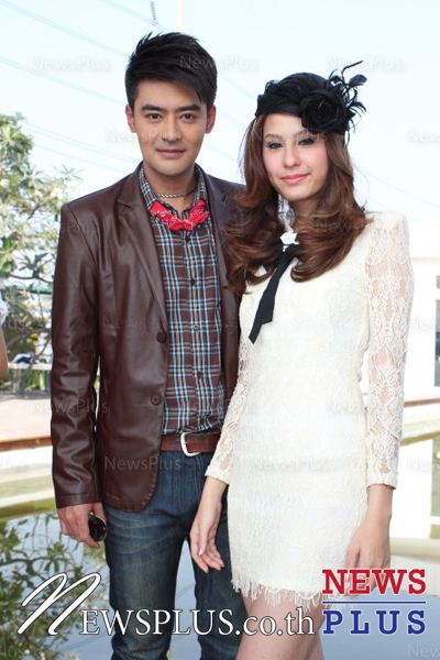 "ขวัญ อุษามณี" - "เติ้ล ธนพล" บวงสรวงละครเรื่องใหม่ "เกิดเป็นหงส์"