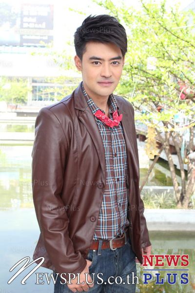 "ขวัญ อุษามณี" - "เติ้ล ธนพล" บวงสรวงละครเรื่องใหม่ "เกิดเป็นหงส์"