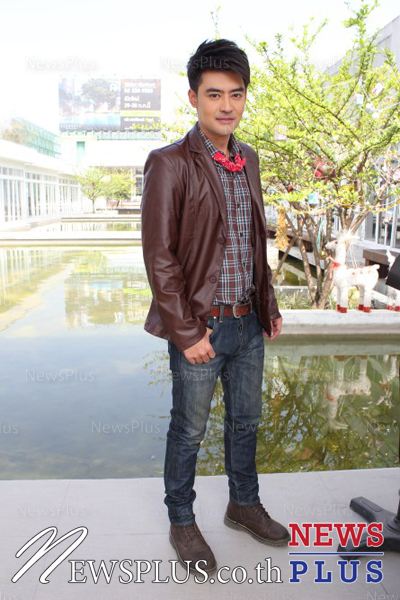 "ขวัญ อุษามณี" - "เติ้ล ธนพล" บวงสรวงละครเรื่องใหม่ "เกิดเป็นหงส์"