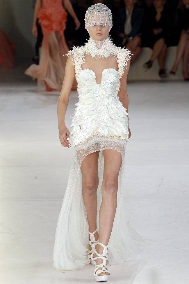 PARIS FASHION WEEK: ALEXANDER MCQUEEN SPRING 2012