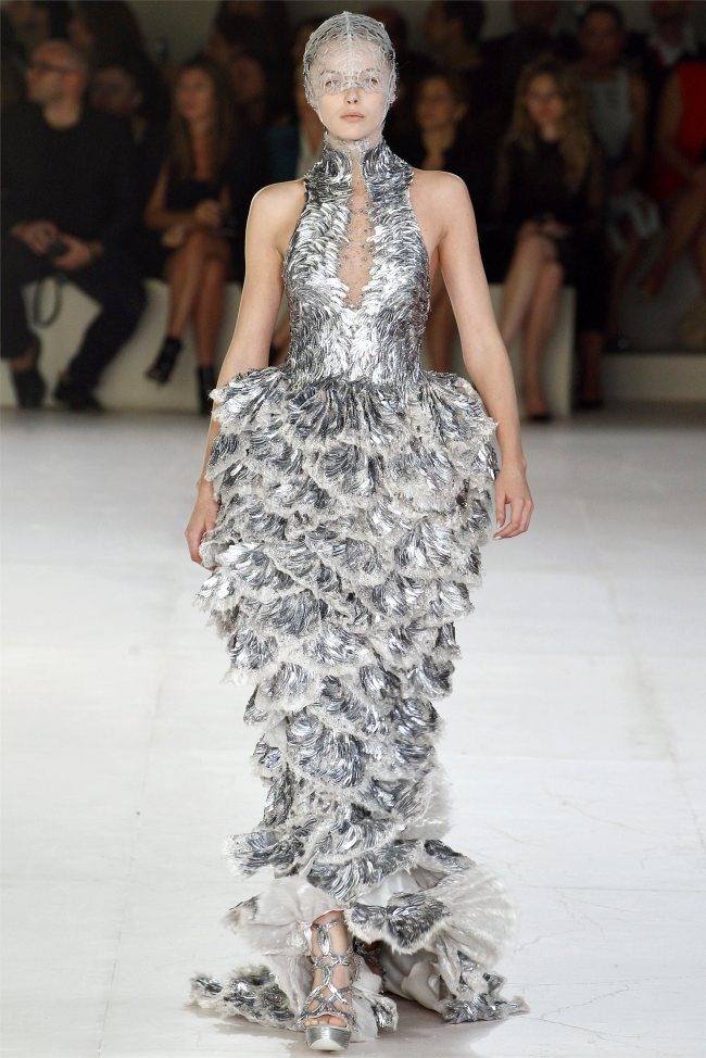 PARIS FASHION WEEK: ALEXANDER MCQUEEN SPRING 2012