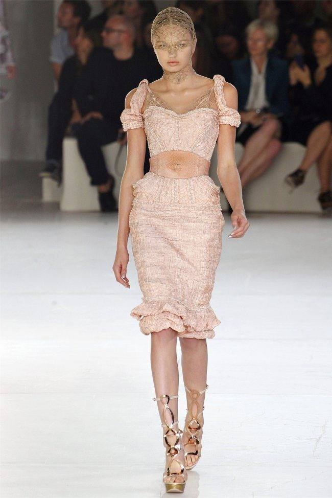 PARIS FASHION WEEK: ALEXANDER MCQUEEN SPRING 2012