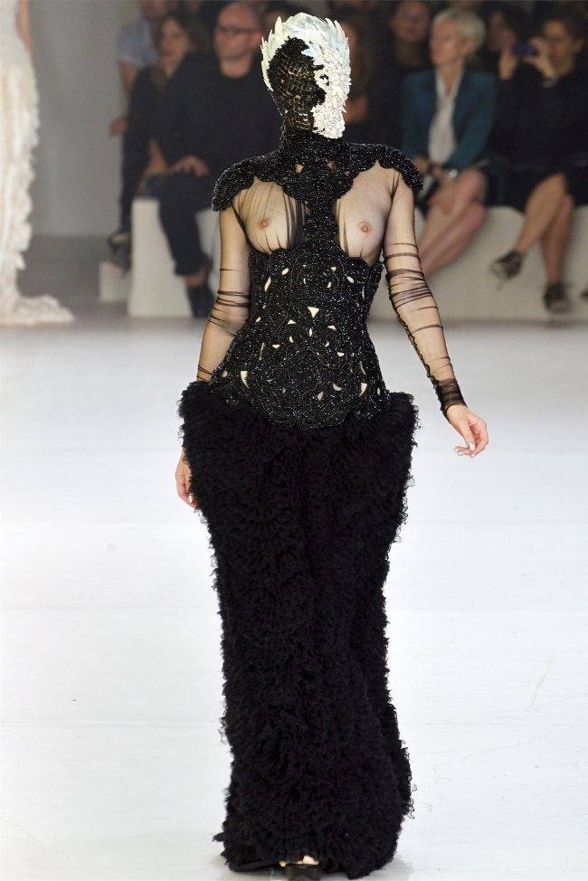 PARIS FASHION WEEK: ALEXANDER MCQUEEN SPRING 2012