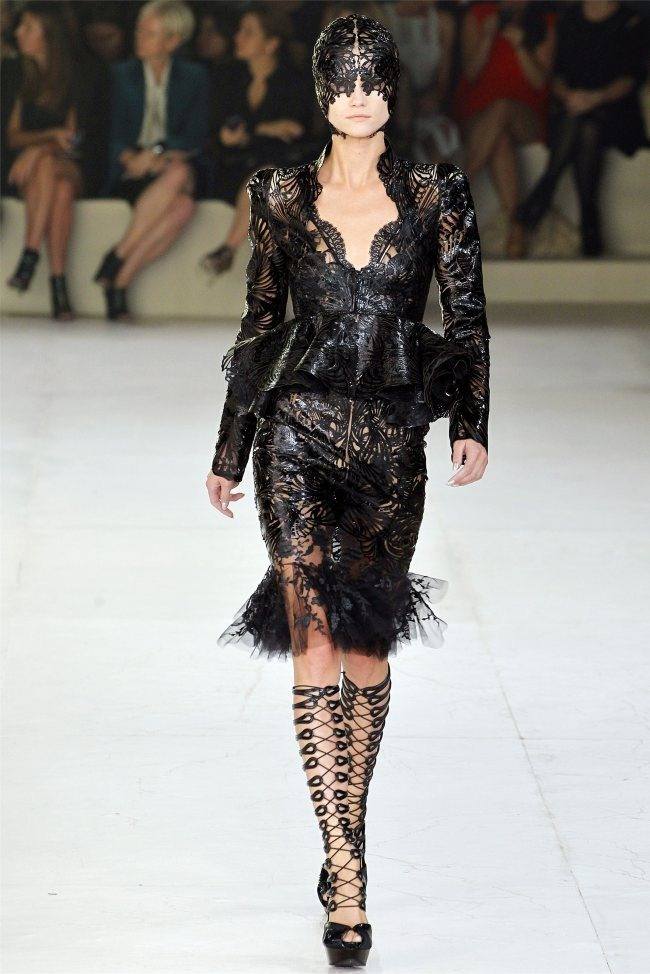 PARIS FASHION WEEK: ALEXANDER MCQUEEN SPRING 2012