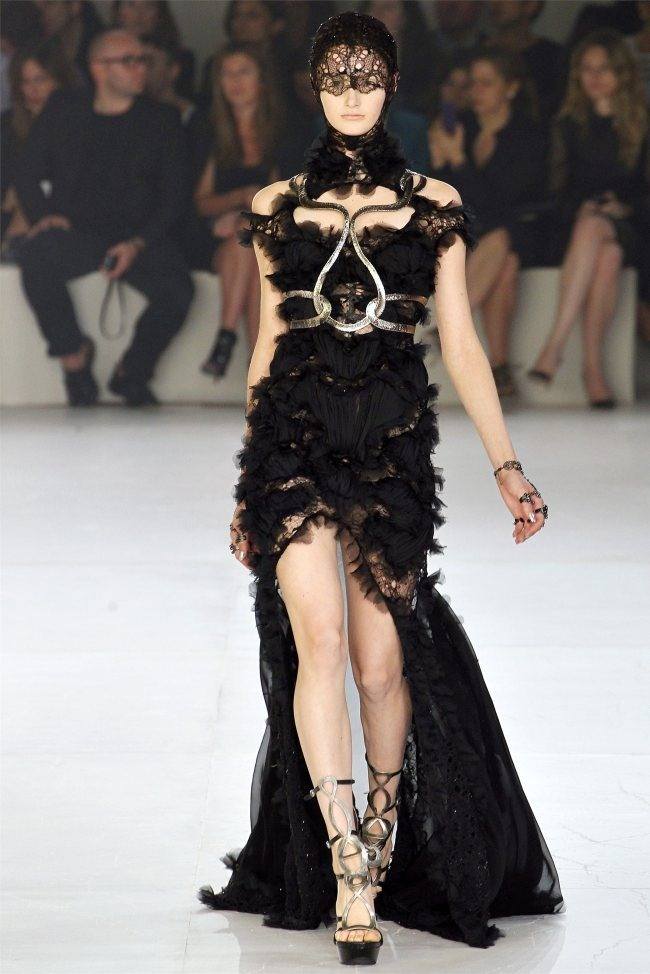 PARIS FASHION WEEK: ALEXANDER MCQUEEN SPRING 2012