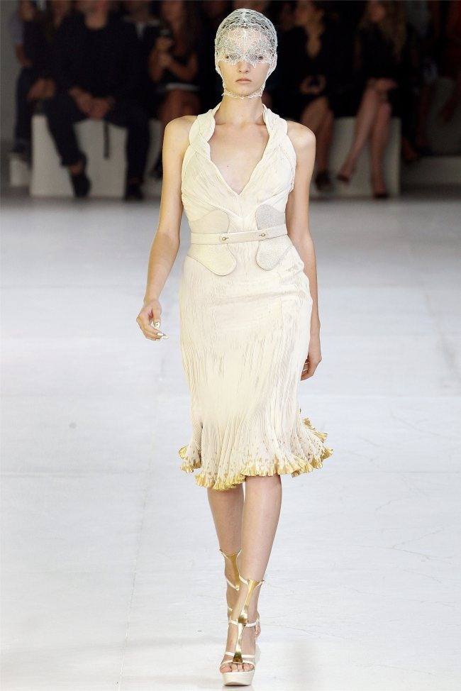 PARIS FASHION WEEK: ALEXANDER MCQUEEN SPRING 2012
