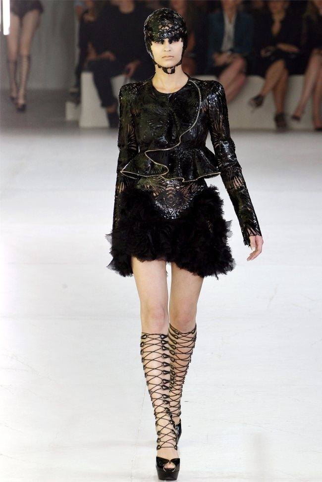 PARIS FASHION WEEK: ALEXANDER MCQUEEN SPRING 2012