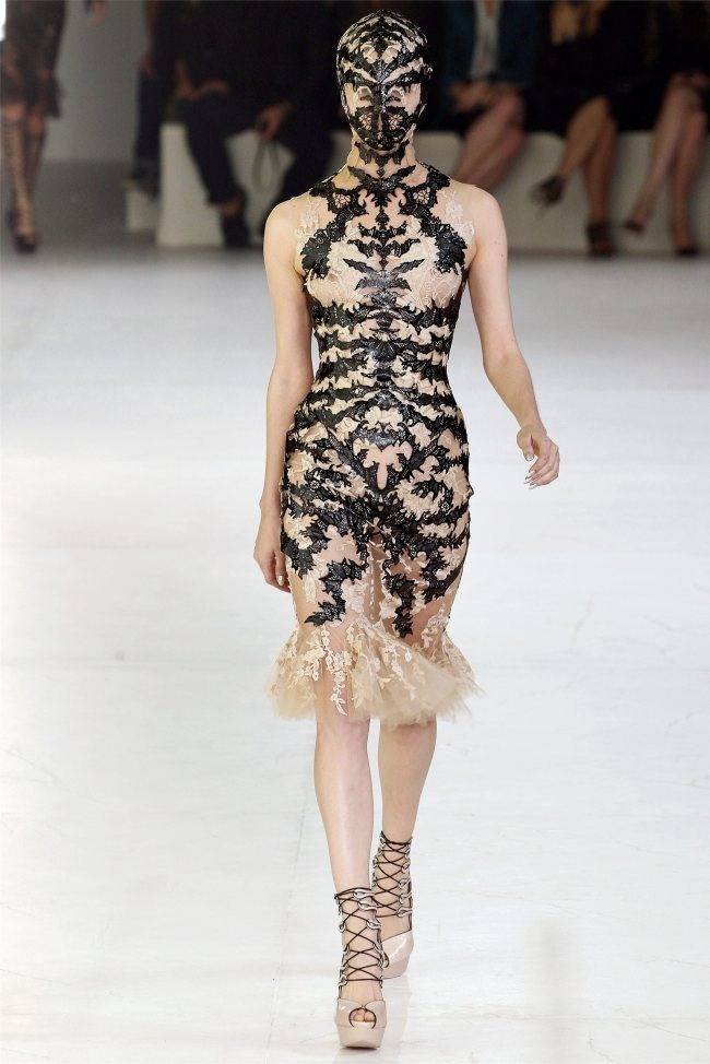 PARIS FASHION WEEK: ALEXANDER MCQUEEN SPRING 2012