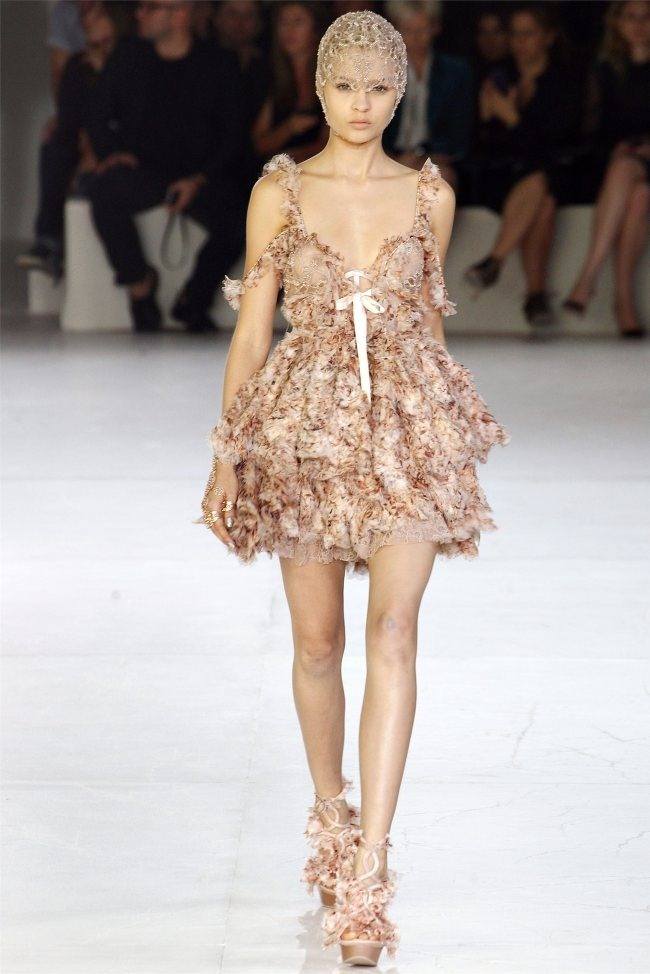 PARIS FASHION WEEK: ALEXANDER MCQUEEN SPRING 2012