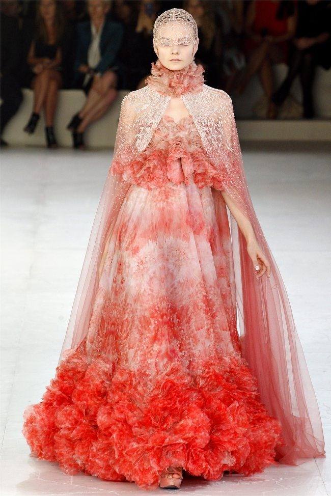 PARIS FASHION WEEK: ALEXANDER MCQUEEN SPRING 2012