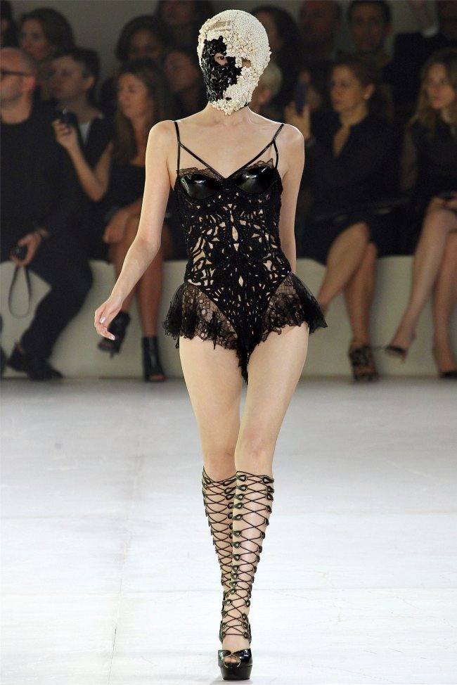 PARIS FASHION WEEK: ALEXANDER MCQUEEN SPRING 2012