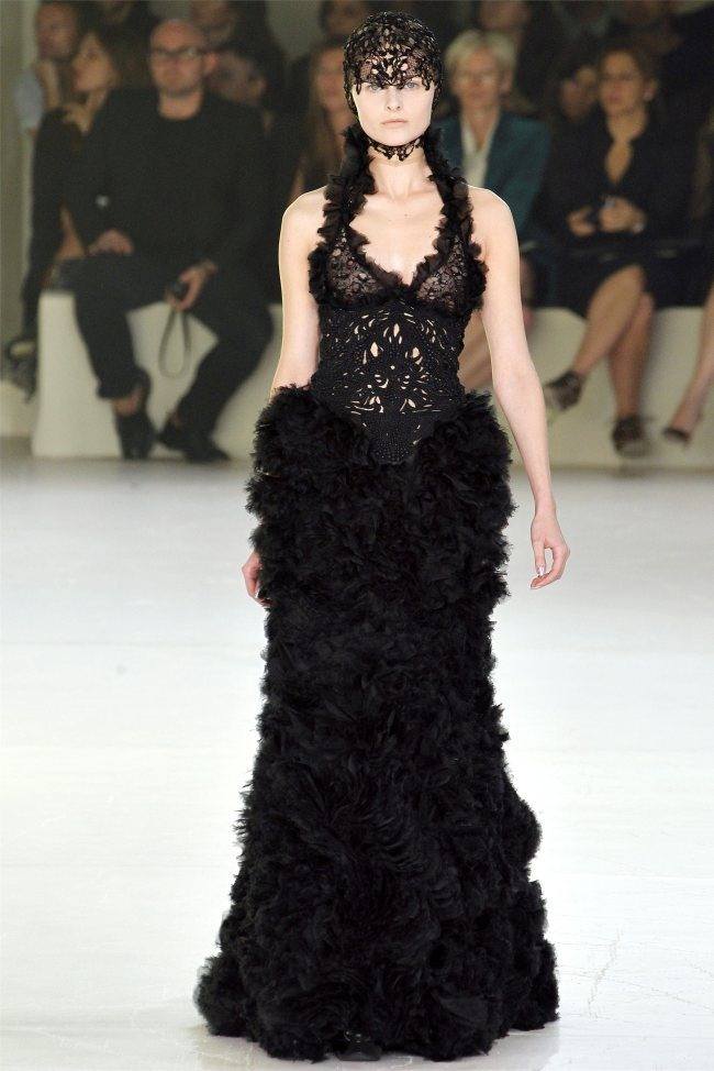 PARIS FASHION WEEK: ALEXANDER MCQUEEN SPRING 2012