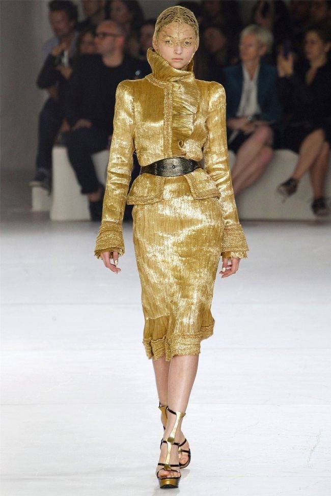 PARIS FASHION WEEK: ALEXANDER MCQUEEN SPRING 2012