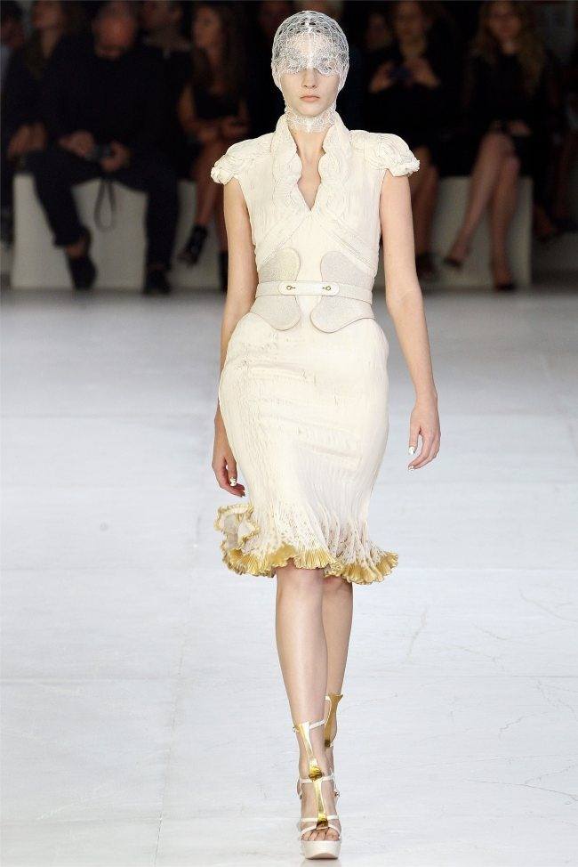PARIS FASHION WEEK: ALEXANDER MCQUEEN SPRING 2012