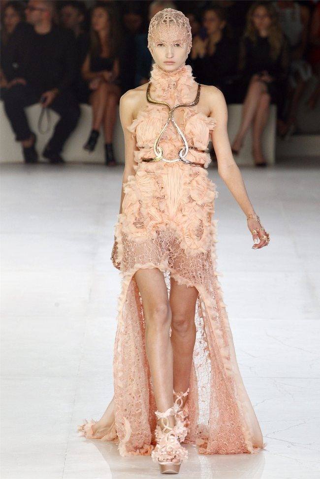 PARIS FASHION WEEK: ALEXANDER MCQUEEN SPRING 2012