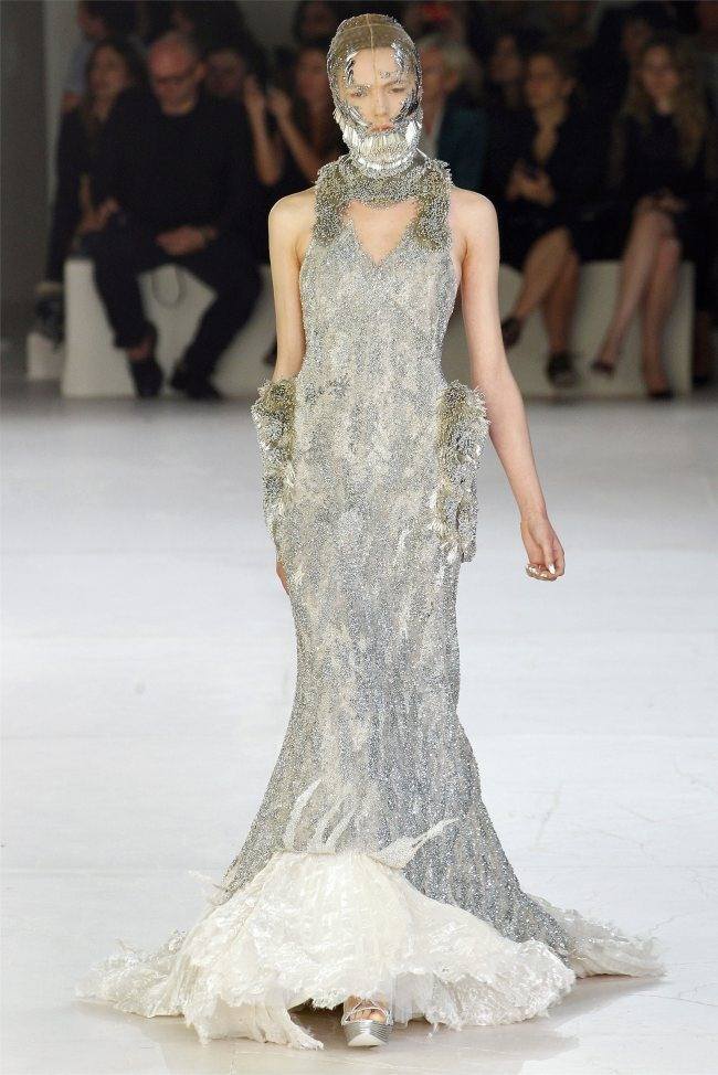PARIS FASHION WEEK: ALEXANDER MCQUEEN SPRING 2012
