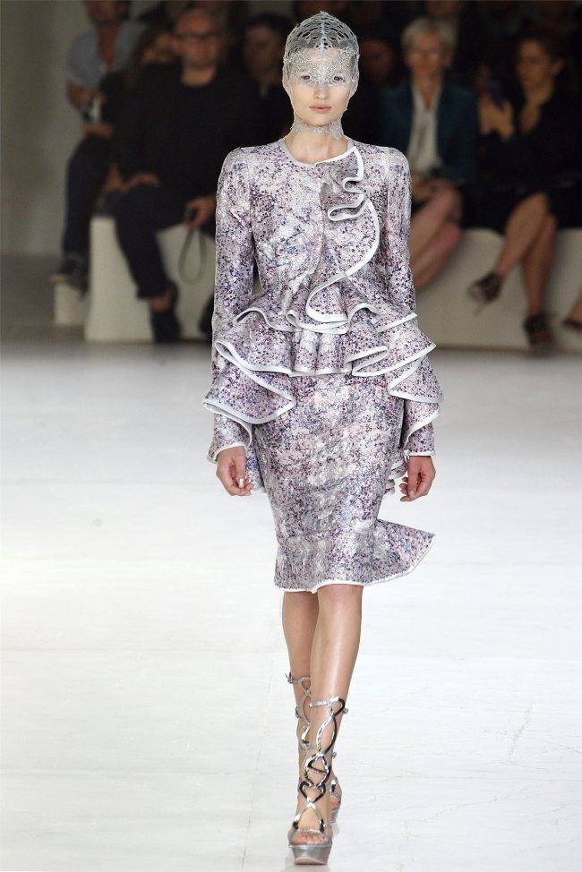 PARIS FASHION WEEK: ALEXANDER MCQUEEN SPRING 2012