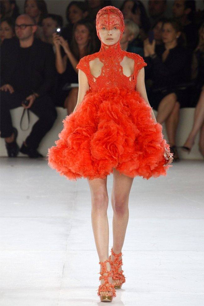 PARIS FASHION WEEK: ALEXANDER MCQUEEN SPRING 2012