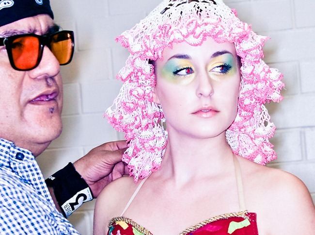 TROY'S PHOTO DIARY: RUNWAY EN LA CALLE, BACKSTAGE