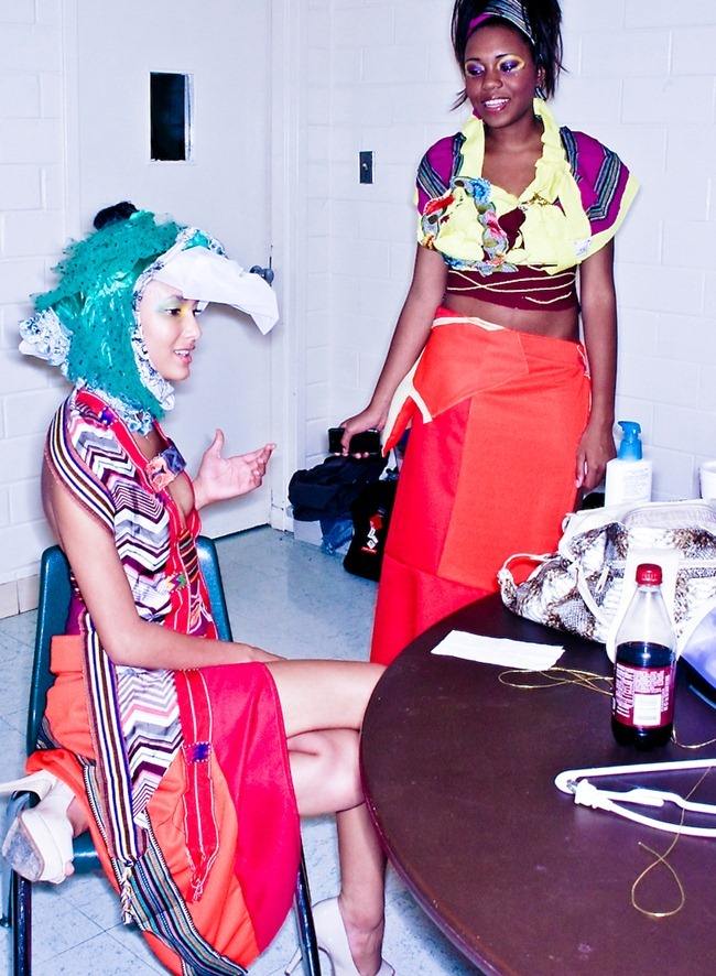 TROY'S PHOTO DIARY: RUNWAY EN LA CALLE, BACKSTAGE