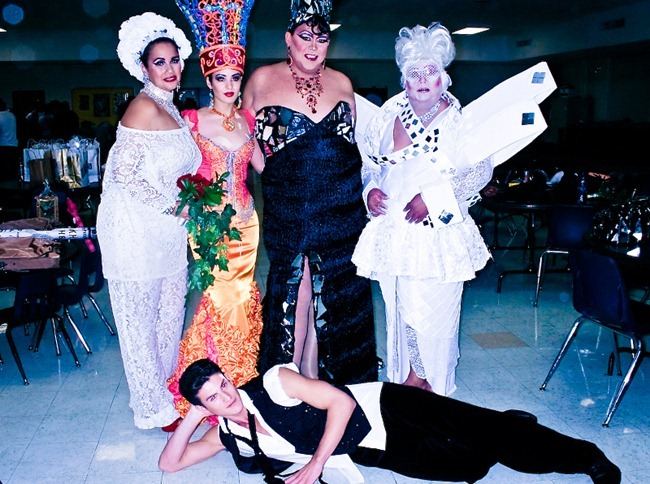 TROY'S PHOTO DIARY: RUNWAY EN LA CALLE, BACKSTAGE