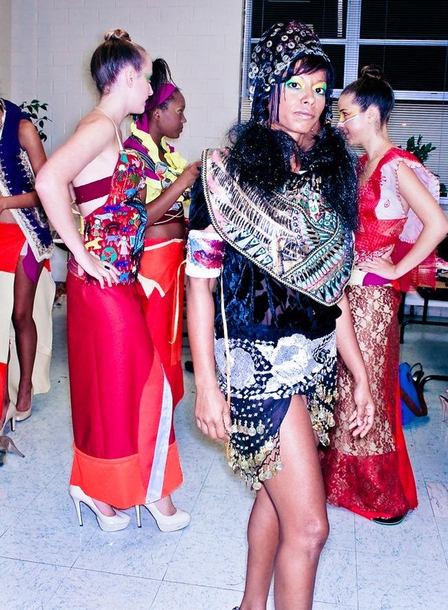 TROY'S PHOTO DIARY: RUNWAY EN LA CALLE, BACKSTAGE