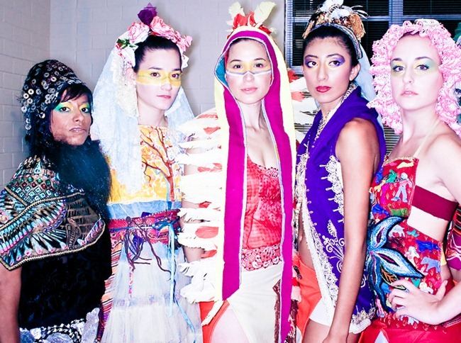 TROY'S PHOTO DIARY: RUNWAY EN LA CALLE, BACKSTAGE