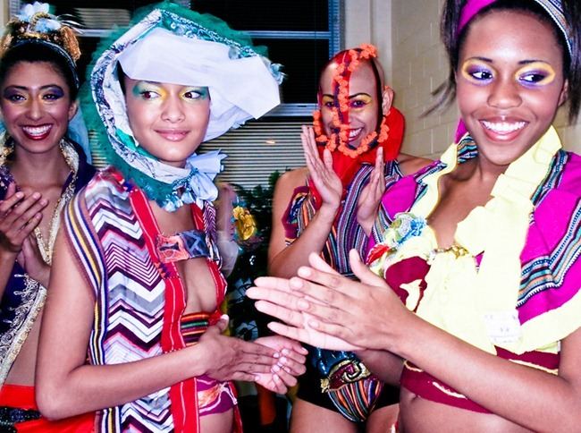TROY'S PHOTO DIARY: RUNWAY EN LA CALLE, BACKSTAGE