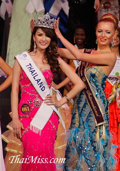 THAILAND wins Miss Tourism Queen International 2011(MTQI) เล็ก-กันตพัฒน์ คว้ามงกุฏเป็นคนแรกของไทย