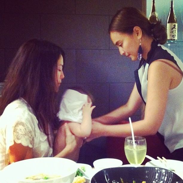 [Pics] น้องไลลา ลูกสาวพอลล่า .... กับป้าๆ เจนี่ นานา วุ้นเส้น ฯลฯ