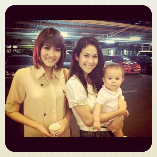 [Pics] น้องไลลา ลูกสาวพอลล่า .... กับป้าๆ เจนี่ นานา วุ้นเส้น ฯลฯ