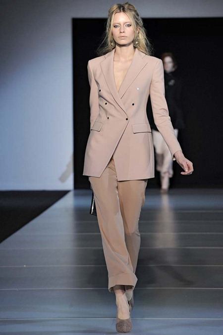 MILAN FASHION WEEK: GIORGIO ARMANI FALL 2011