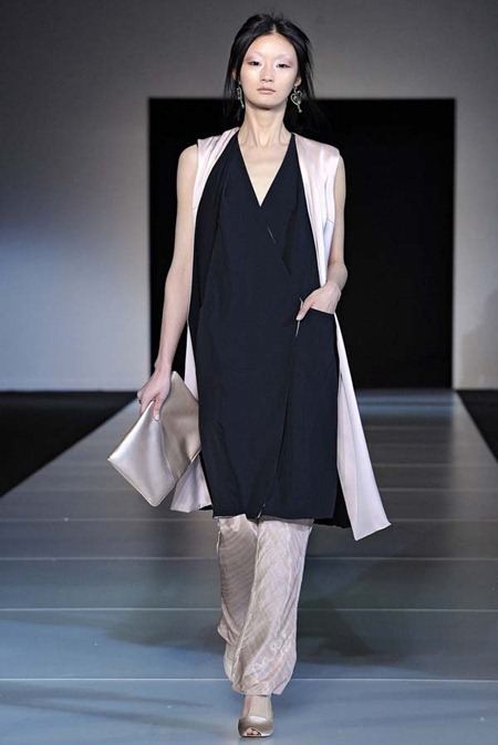 MILAN FASHION WEEK: GIORGIO ARMANI FALL 2011