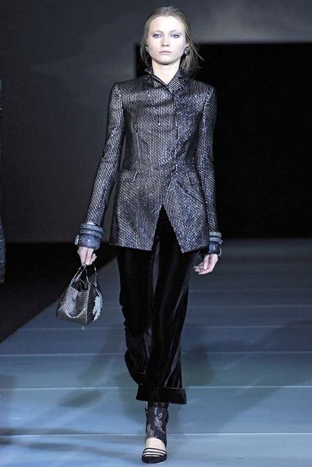 MILAN FASHION WEEK: GIORGIO ARMANI FALL 2011