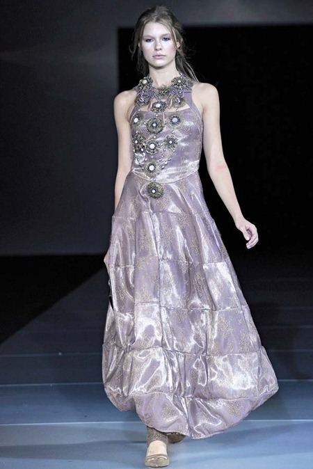 MILAN FASHION WEEK: GIORGIO ARMANI FALL 2011