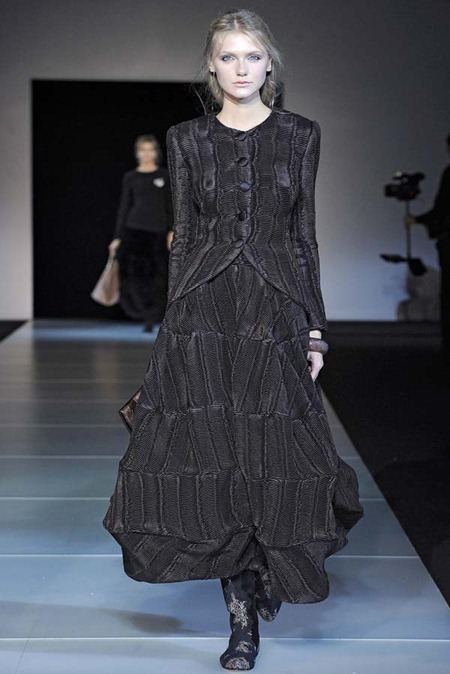 MILAN FASHION WEEK: GIORGIO ARMANI FALL 2011
