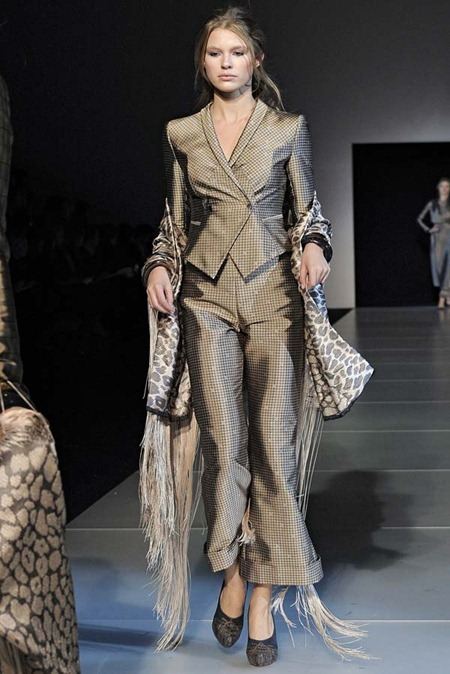 MILAN FASHION WEEK: GIORGIO ARMANI FALL 2011