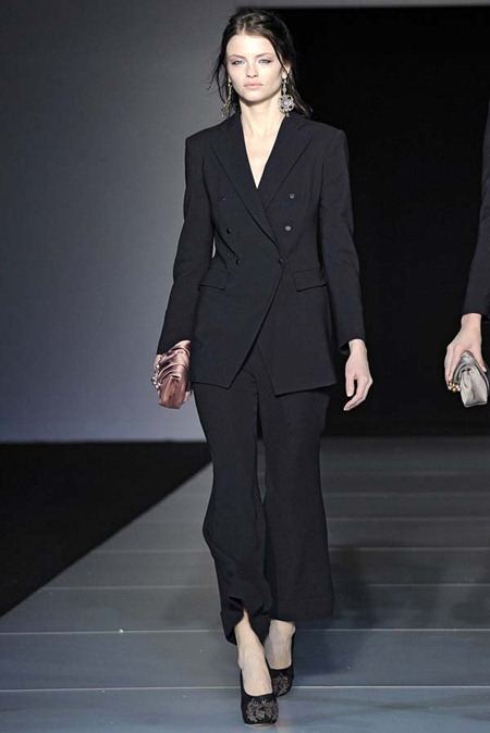 MILAN FASHION WEEK: GIORGIO ARMANI FALL 2011
