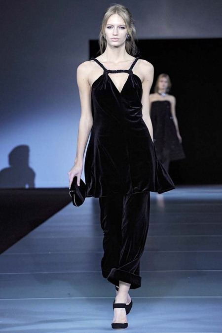 MILAN FASHION WEEK: GIORGIO ARMANI FALL 2011