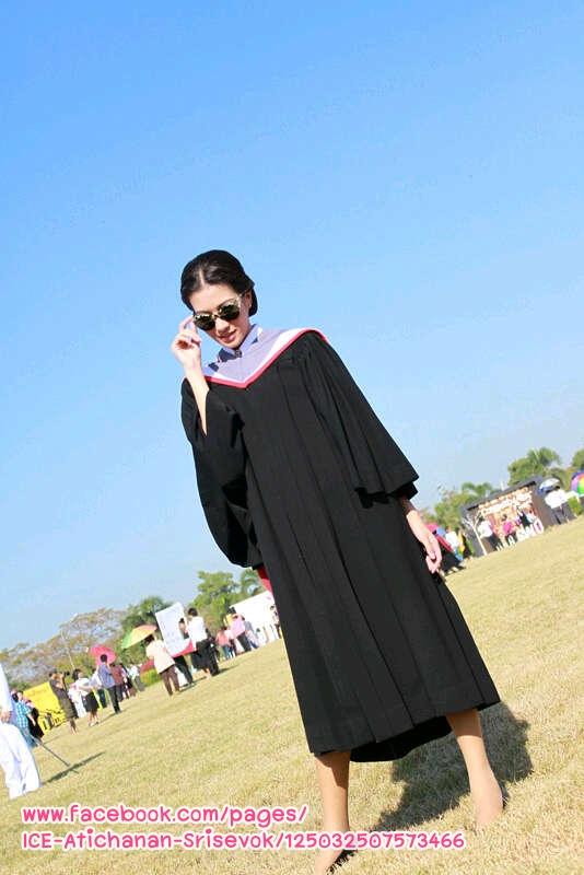 "ไอซ์ อธิชนันท์" เข้ารับพระราชทานปริญญาบัตร ณ มศว.