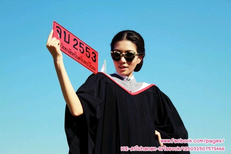 "ไอซ์ อธิชนันท์" เข้ารับพระราชทานปริญญาบัตร ณ มศว.