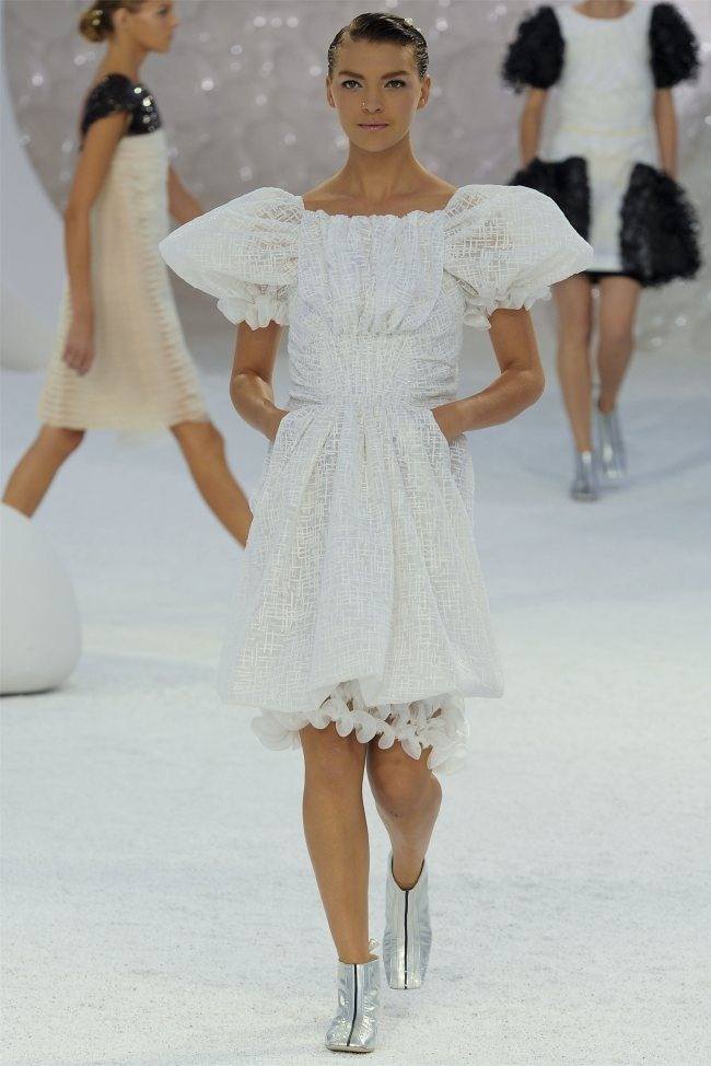 PARIS FASHION WEEK: CHANEL SPRING 2012
