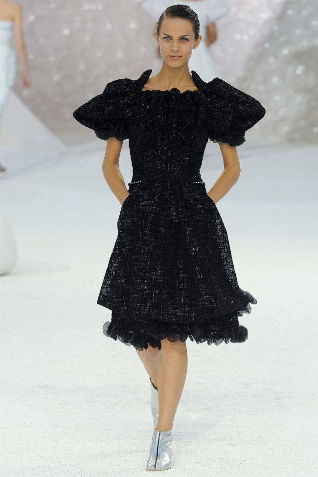 PARIS FASHION WEEK: CHANEL SPRING 2012